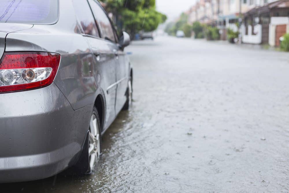 higienizacao de carros apos enchente dirigir na chuva