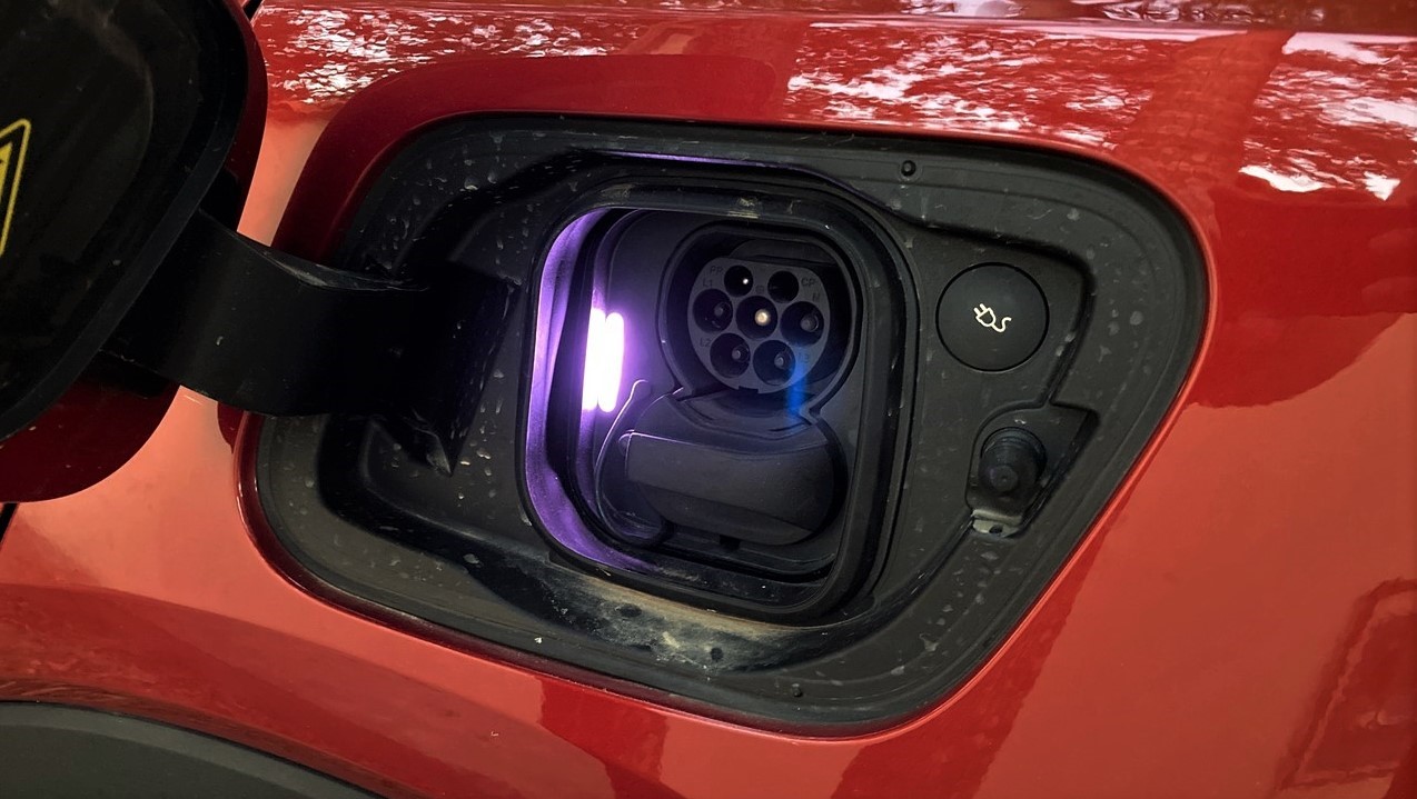 Detalhe da tomada de carregamento