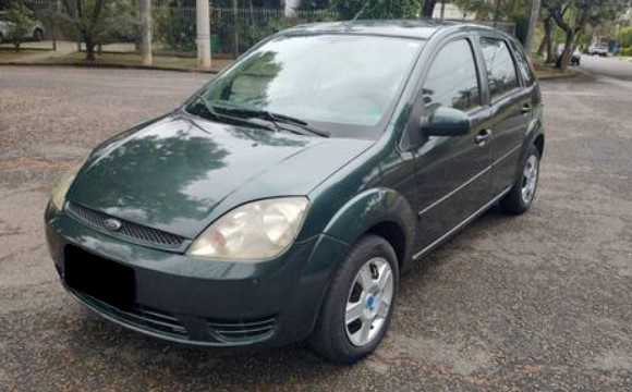 Ford Fiesta Personnalité 2003 estacionado