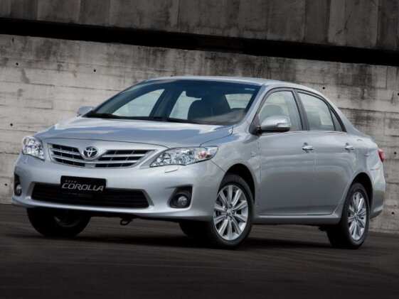 Foto de um Toyota Corolla 2014 prateado