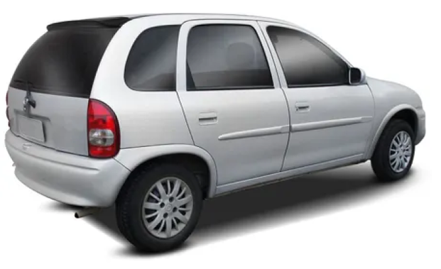 Traseira do Chevrolet Corsa Wind 2001 prateado