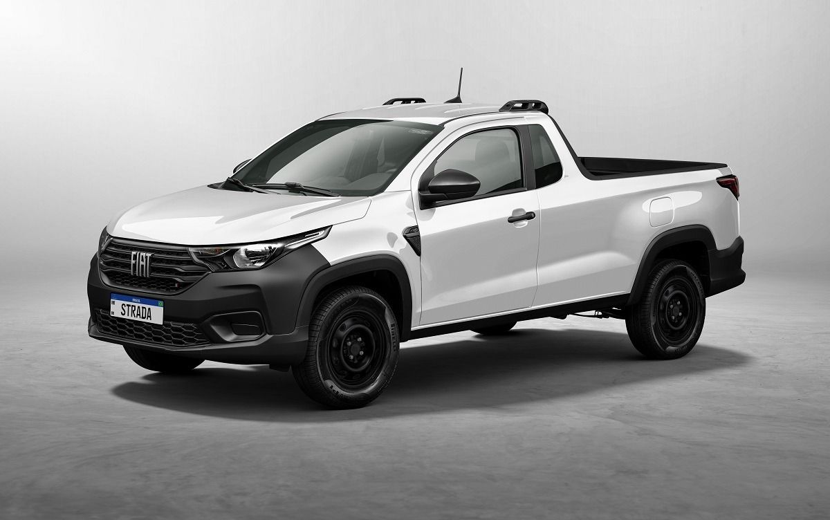 Lateral esquerda Fiat Strada Endurance CS 1.3 2024 branca.