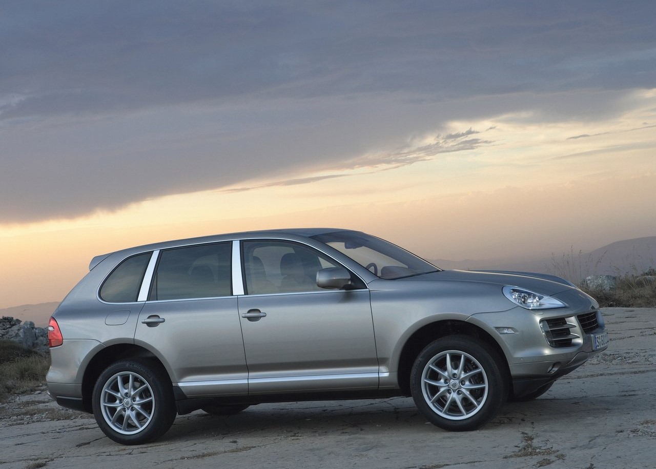 Foto lateral do Porsche Cayenne V6 2009