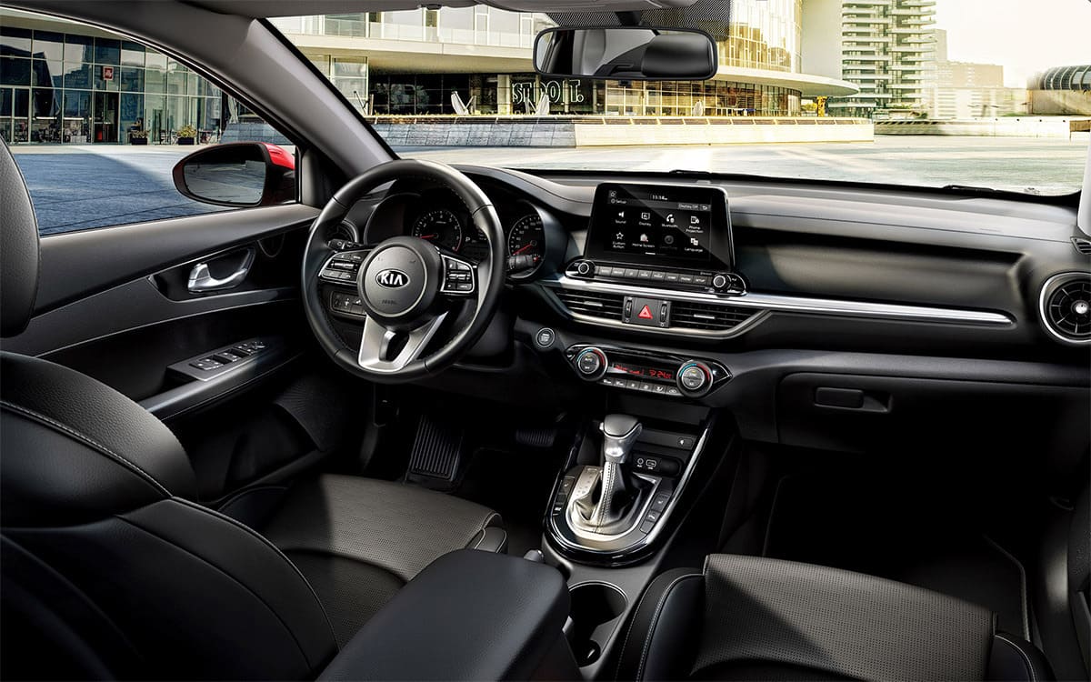 Foto interna do Kia Cerato 1.6 Flex AT 2015.